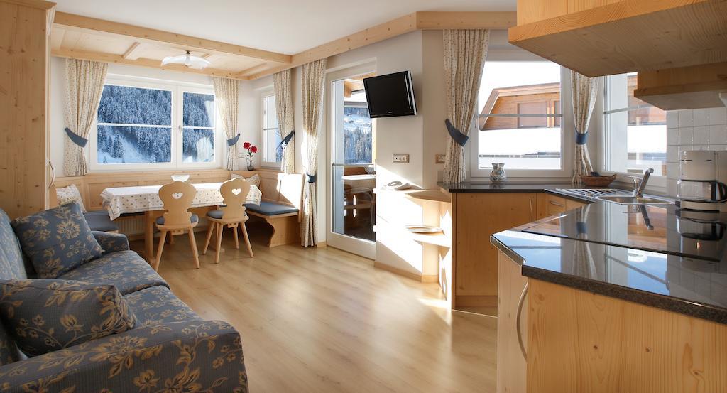 Apartments Antines Selva di Val Gardena Bilik gambar